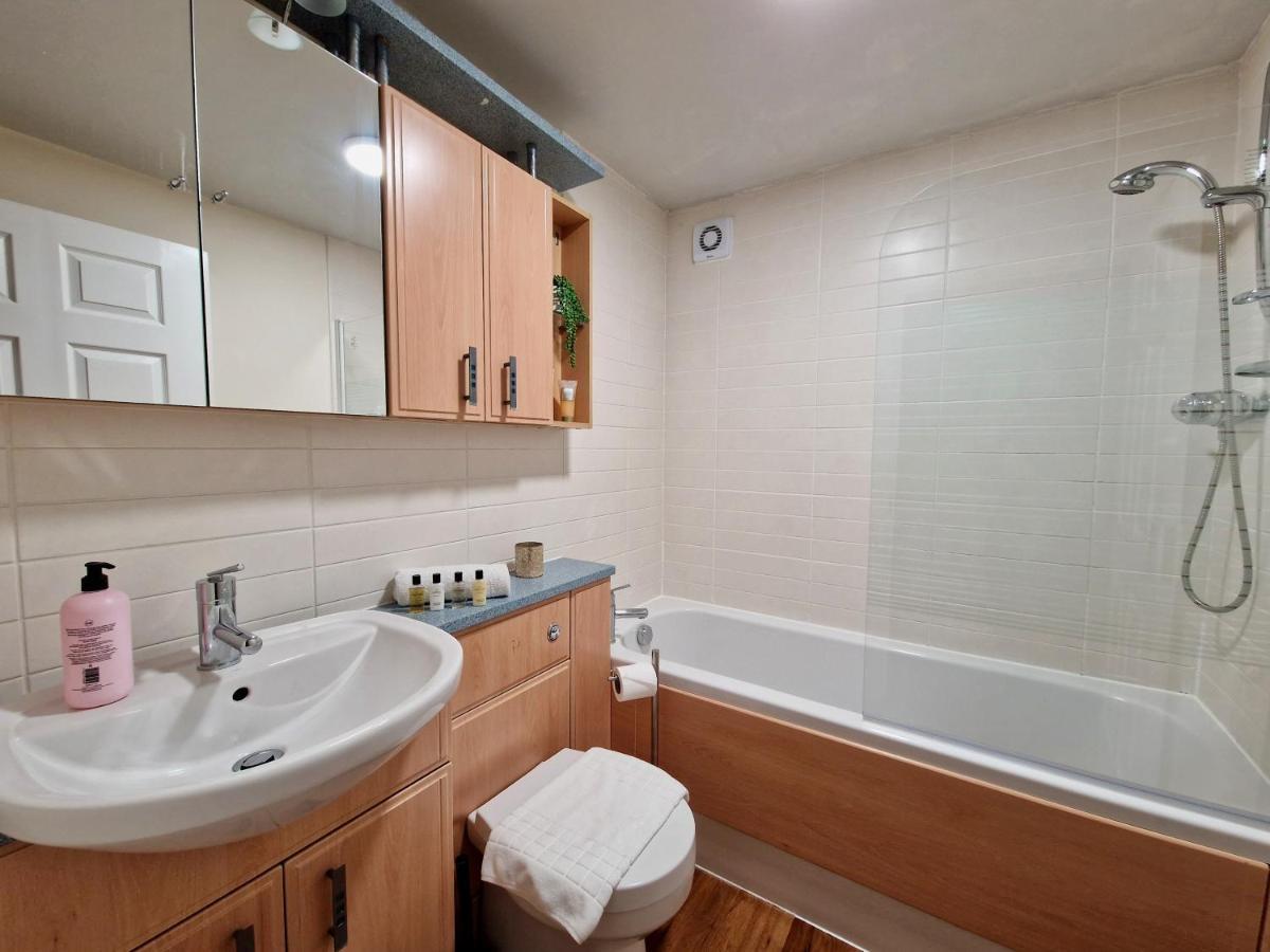 Stylish Luxury Serviced Apartment Next To City Centre With Free Parking - Contractors & Relocators 考文垂 外观 照片