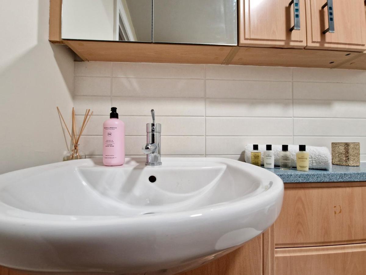 Stylish Luxury Serviced Apartment Next To City Centre With Free Parking - Contractors & Relocators 考文垂 外观 照片